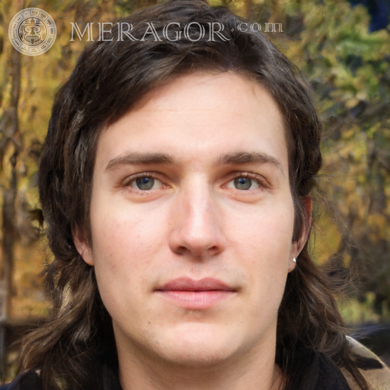 Visages de mecs de 27 ans aux cheveux longs Visages de jeunes hommes Européens Russes Visages, portraits