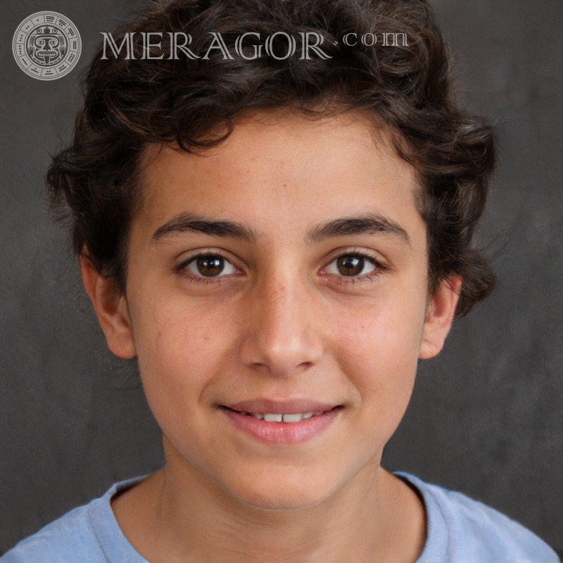 Téléchargez la photo du visage un grand garçon joyeux Visages de garçons Arabes, musulmans Infantiles Jeunes garçons