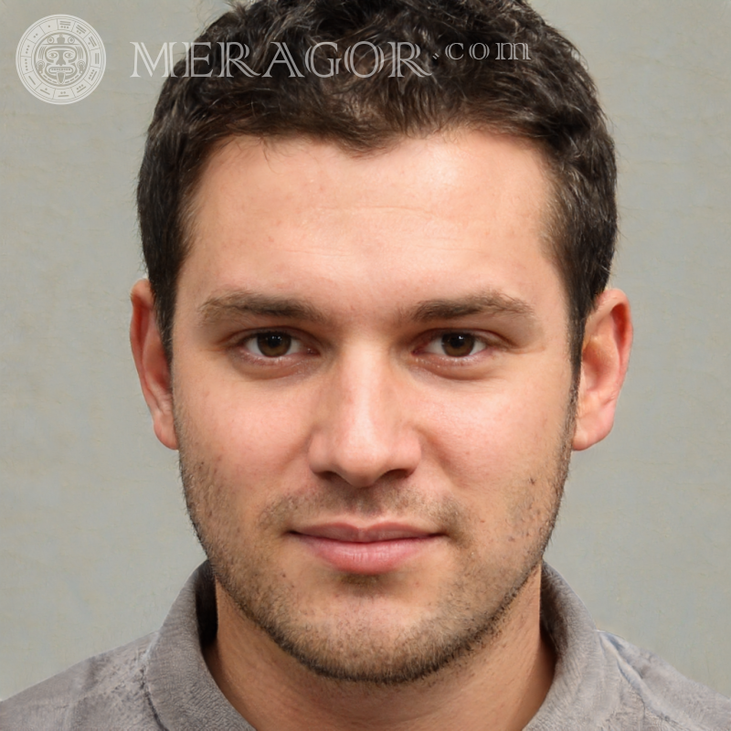 Les visages des mecs de 27 ans sont jolis Visages de jeunes hommes Européens Russes Visages, portraits