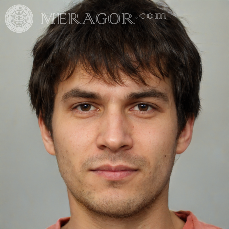 Le visage un russe sérieux Visages de jeunes hommes Européens Russes Visages, portraits