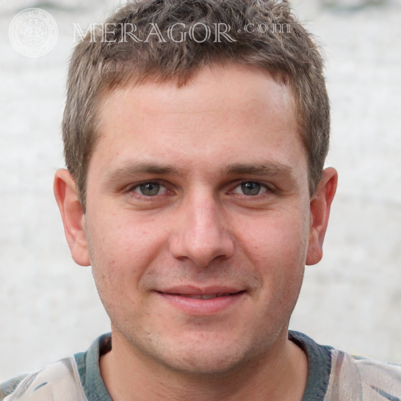 Le visage un Russe aux cheveux courts Visages de jeunes hommes Européens Russes Visages, portraits