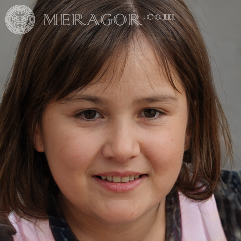 Le visage une petite fille ronde Visages de petites filles Européens Russes Visages, portraits