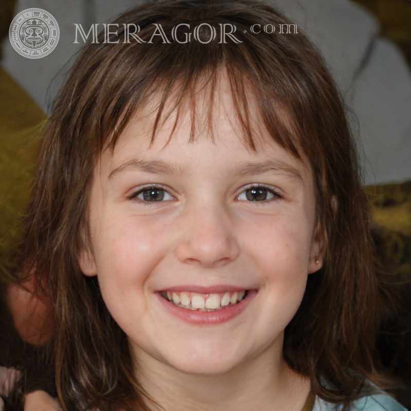 Visage une petite fille aux cheveux noirs | 0 Visages de petites filles Européens Russes Visages, portraits