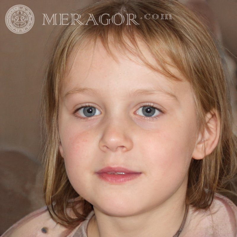 Foto de la cara de una niña en la casa. Rostros de niñas pequeñas Europeos Rusos Caras, retratos