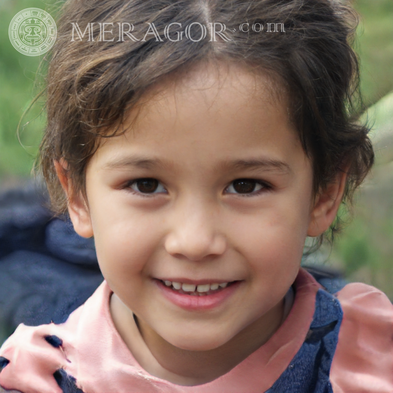 Das Gesicht eines kleinen Mädchens auf der Straße Gesichter von kleinen Mädchen Europäer Russen Gesichter, Porträts