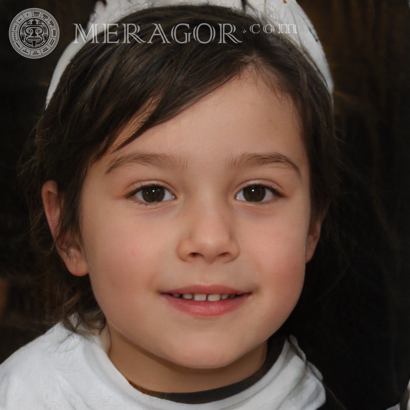 Carita de niña sobre fondo negro Rostros de niñas pequeñas Europeos Rusos Caras, retratos