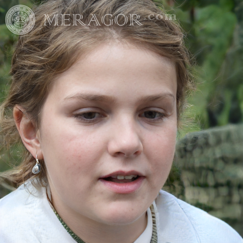 Das Gesicht eines kleinen Mädchens 12 Jahre alt Gesichter von kleinen Mädchen Europäer Russen Maedchen