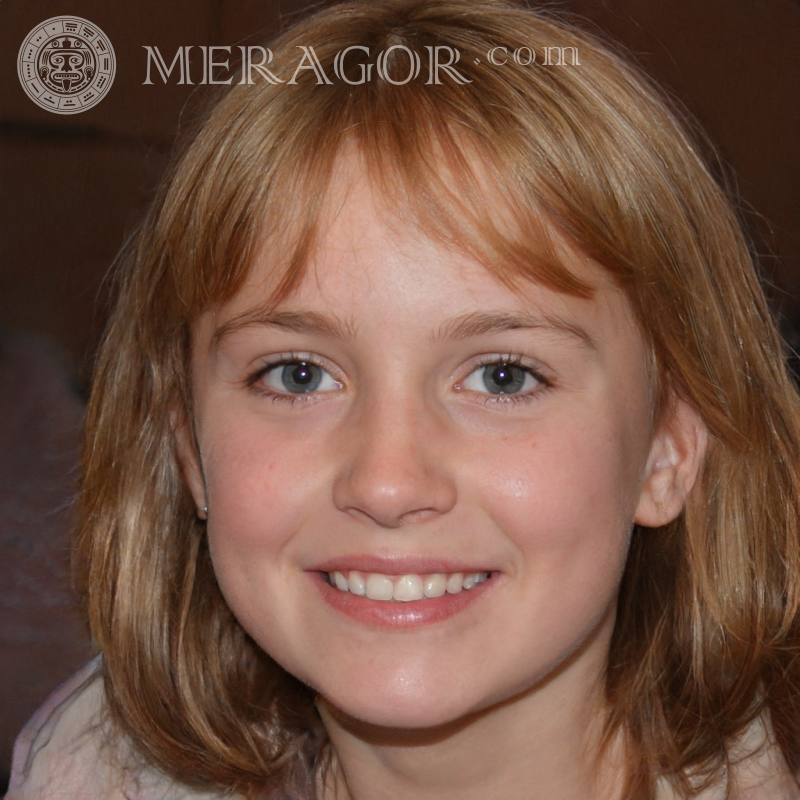 Das Gesicht eines russischen rothaarigen Mädchens Gesichter von kleinen Mädchen Europäer Russen Maedchen