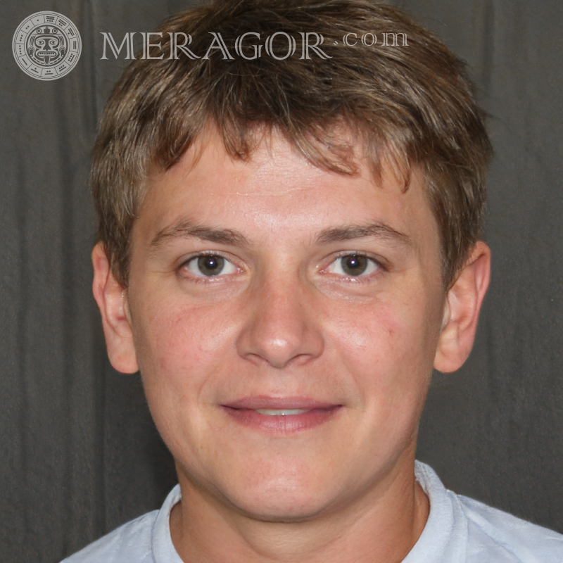 Téléchargez la photo du visage un garçon mignon au hasard Visages de garçons Européens Russes Ukrainiens
