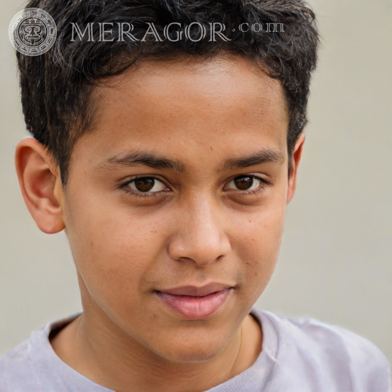 Laden Sie das Gesichtsfoto des Profilfotos des süßen Jungen herunter Gesichter von Jungen Araber, Muslime Kindliche Jungen