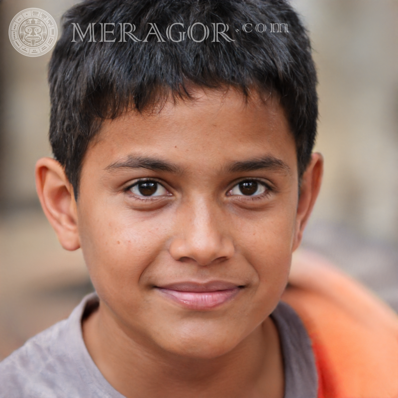 Descargar una foto de la cara de un niño sonriente en una tableta Rostros de niños Árabe, musulmán Infantiles Chicos jóvenes