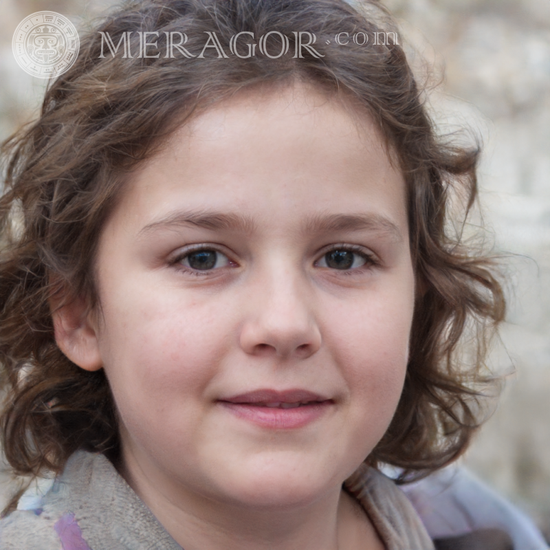 Rosto de uma garotinha encaracolada Rostos de meninas Europeus Russos Meninas