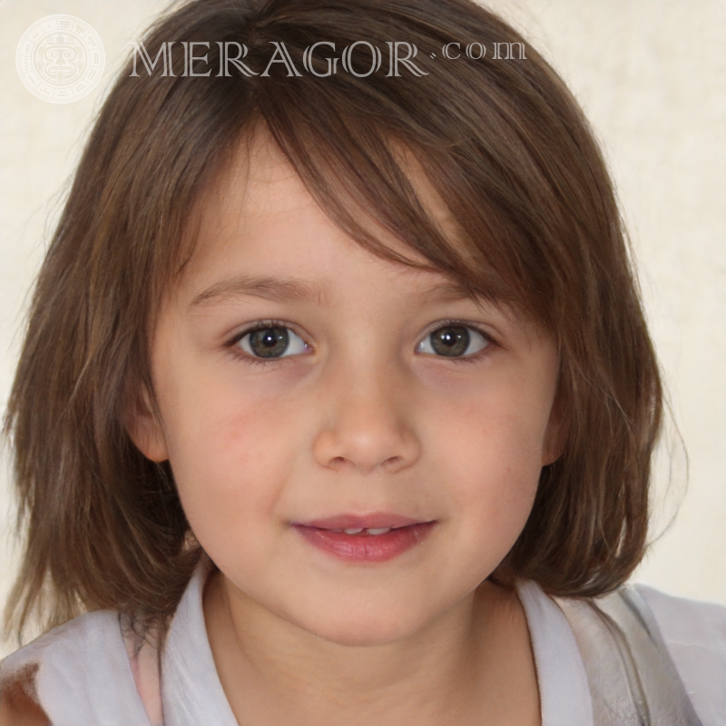 Foto vom Gesicht eines kleinen Mädchens am Telefon Gesichter von kleinen Mädchen Europäer Russen Maedchen