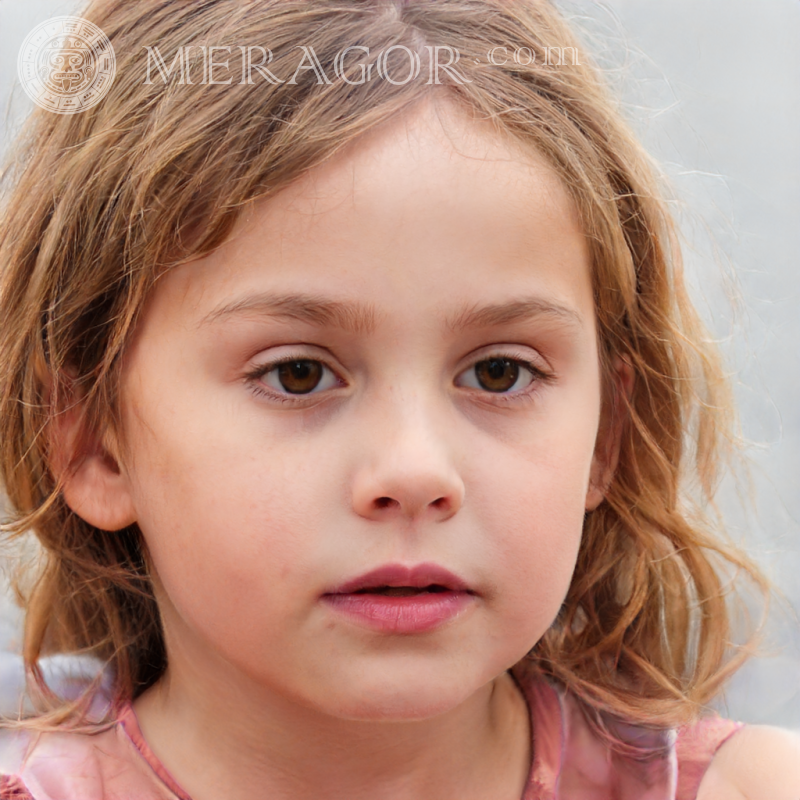 La photo de la petite fille sur avatar est réelle Visages de petites filles Européens Russes Petites filles