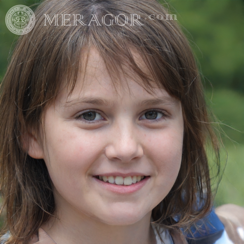 Gesicht eines lächelnden Mädchens 10 Jahre alt Gesichter von kleinen Mädchen Europäer Russen Maedchen