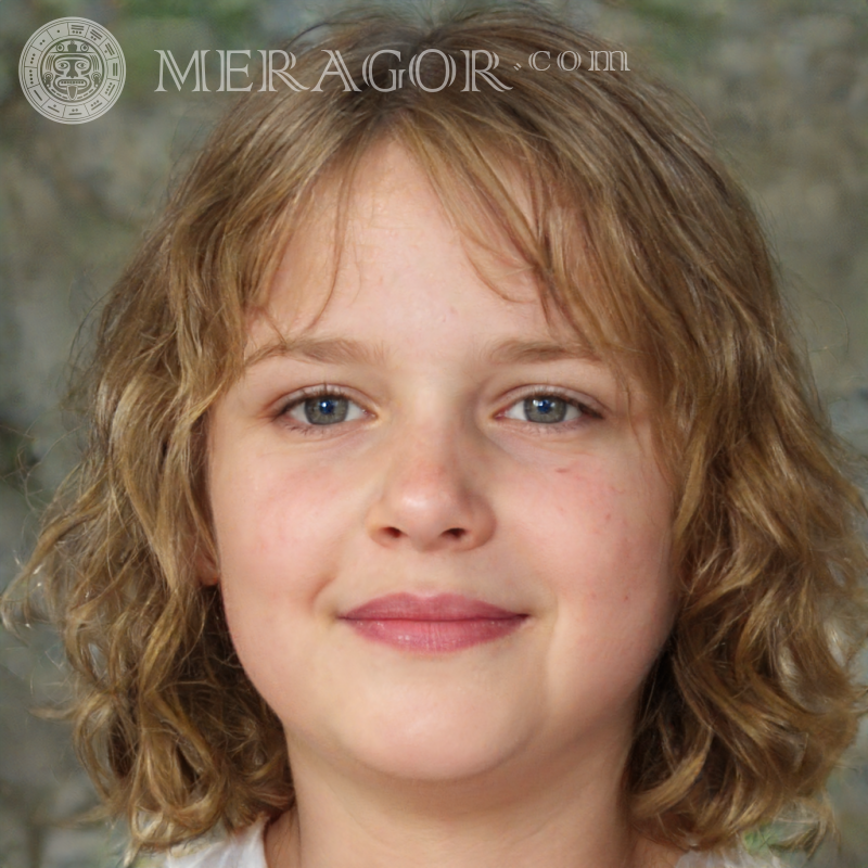 Beau visage une fille de 11 ans Visages de petites filles Européens Russes Petites filles