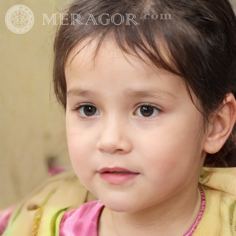 Schönes Gesicht eines kleinen Mädchens auf einer Seite Gesichter von kleinen Mädchen Europäer Russen Maedchen