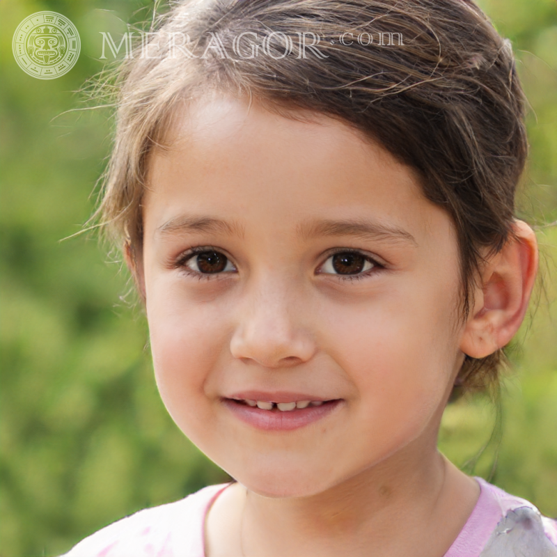 Gesicht eines 4-jährigen Mädchens Gesichter von kleinen Mädchen Europäer Russen Maedchen