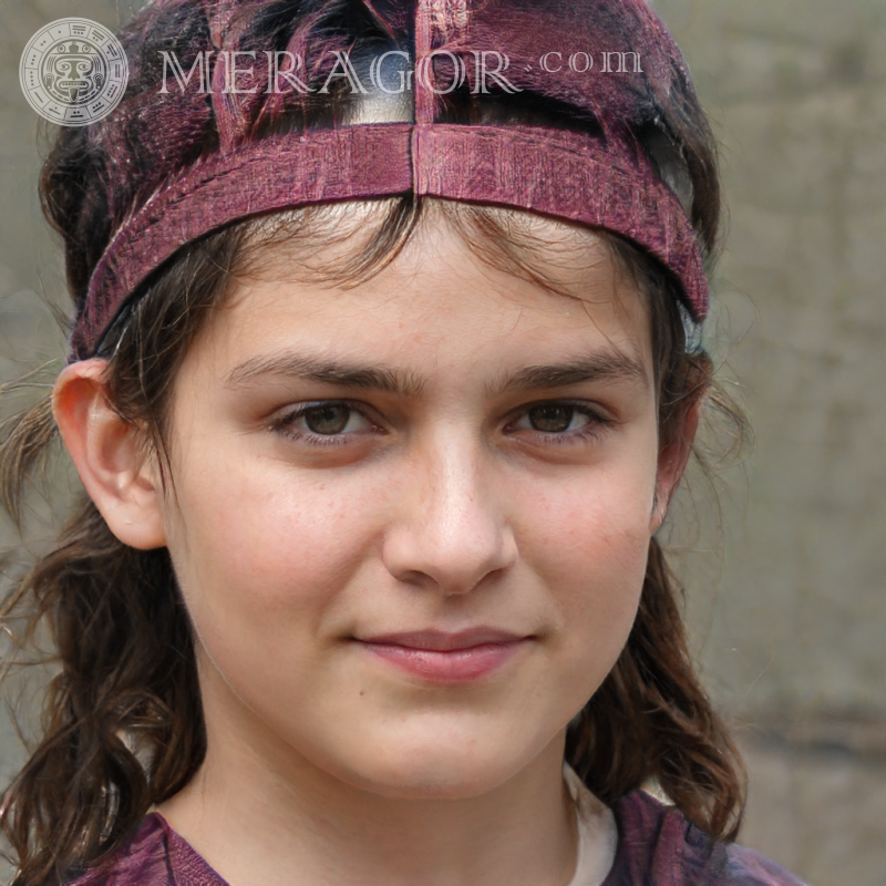 Télécharger la photo visage de fille en couronne de cuir Visages de petites filles Européens Russes Petites filles