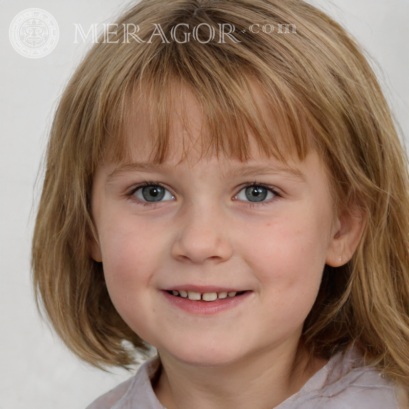 Photo de profil du visage une petite fille Visages de petites filles Européens Russes Petites filles