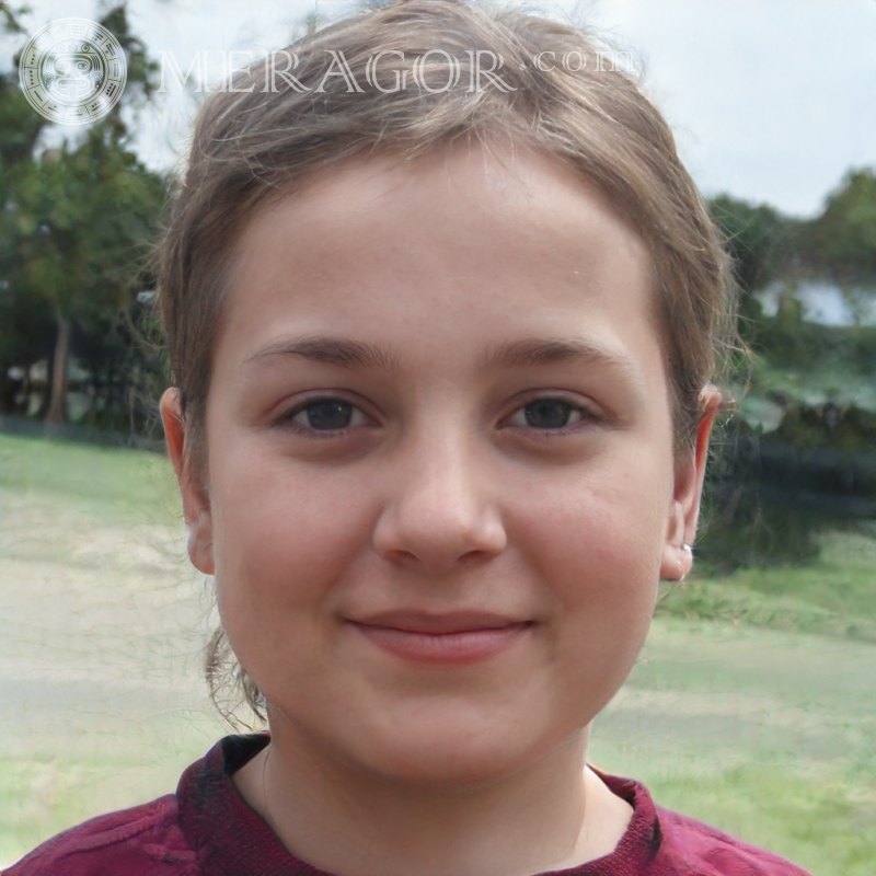 Beaux visages de filles 110 par 110 pixels Visages de petites filles Européens Russes Petites filles