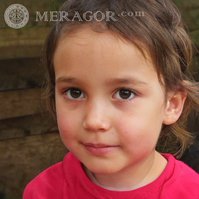 Belle photo de petites filles sérieuses Visages de petites filles Européens Russes Petites filles