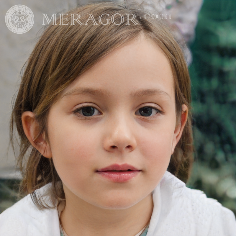 Photo avec une fille de 6 ans Visages de petites filles Européens Russes Petites filles