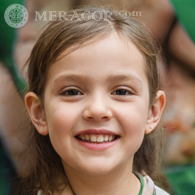 Красиве незвичайне обличчя маленької дівчинки Особи маленьких дівчаток Європейці Російські Дівчата