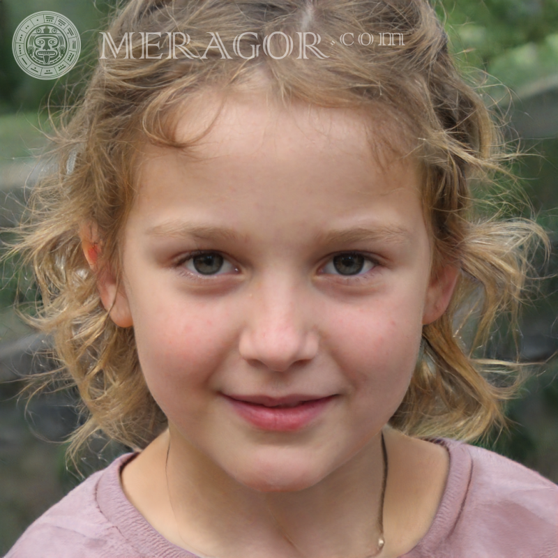 Belles photos de filles blondes Visages de petites filles Européens Russes Petites filles
