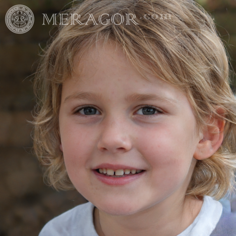 De belles photos de petites filles sur le bureau Visages de petites filles Européens Russes Petites filles