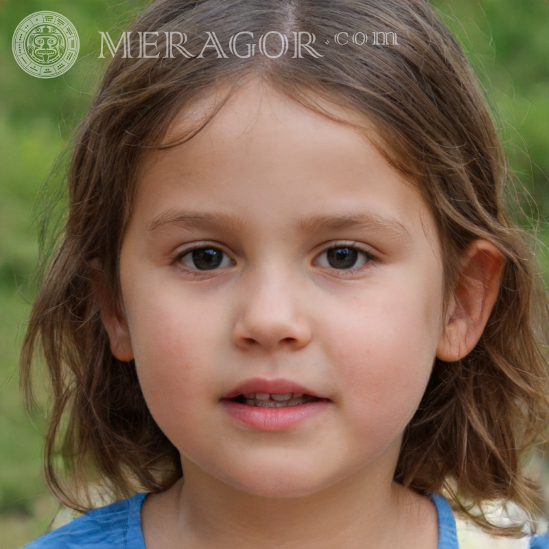 Photo un gros visage de petite fille Visages de petites filles Européens Russes Petites filles