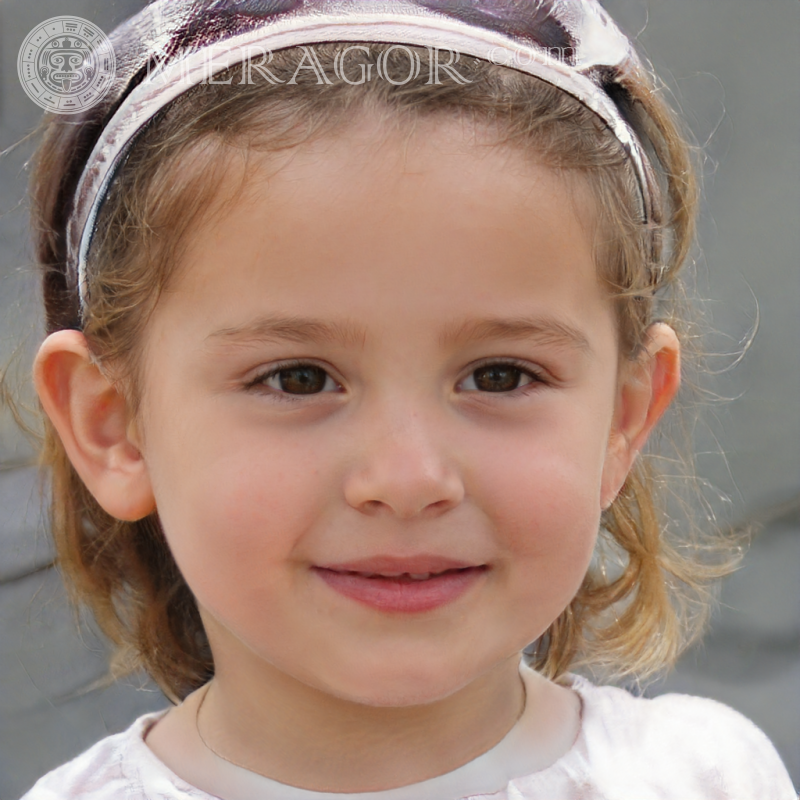 Portrait eines coolen kleinen Mädchens Gesichter von kleinen Mädchen Europäer Russen Maedchen