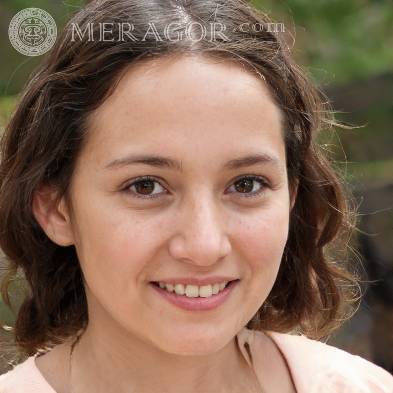 Портрет улыбающейся девушки на аватарку Лица девочек Европейцы Русские Девочки