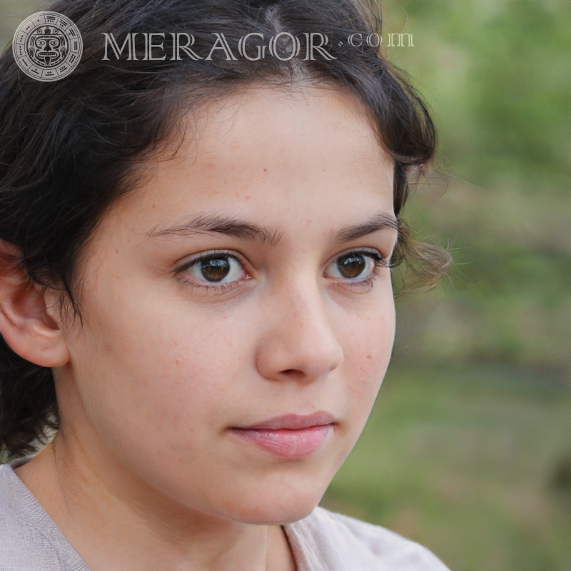 Porträt eines Mestizen-Mädchens auf dem Profilbild Gesichter von kleinen Mädchen Europäer Russen Maedchen