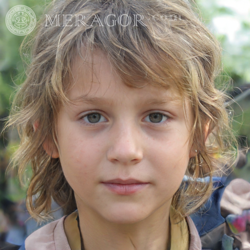 Foto de una chica con cabello ondulado para foto de perfil. Rostros de niñas pequeñas Europeos Rusos Niñas