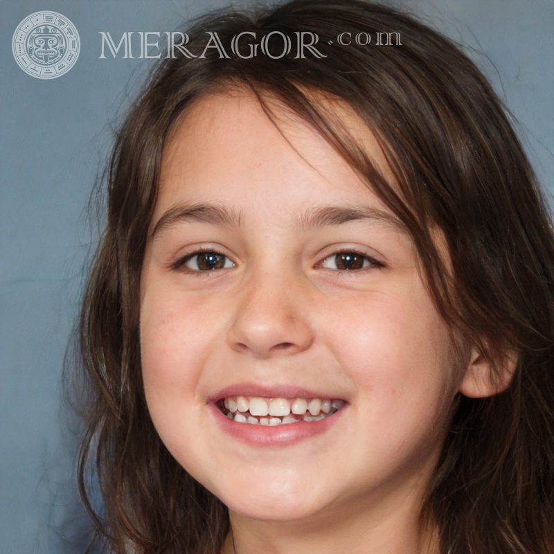 Visages de filles souriantes sur avatar Visages de petites filles Européens Russes Petites filles