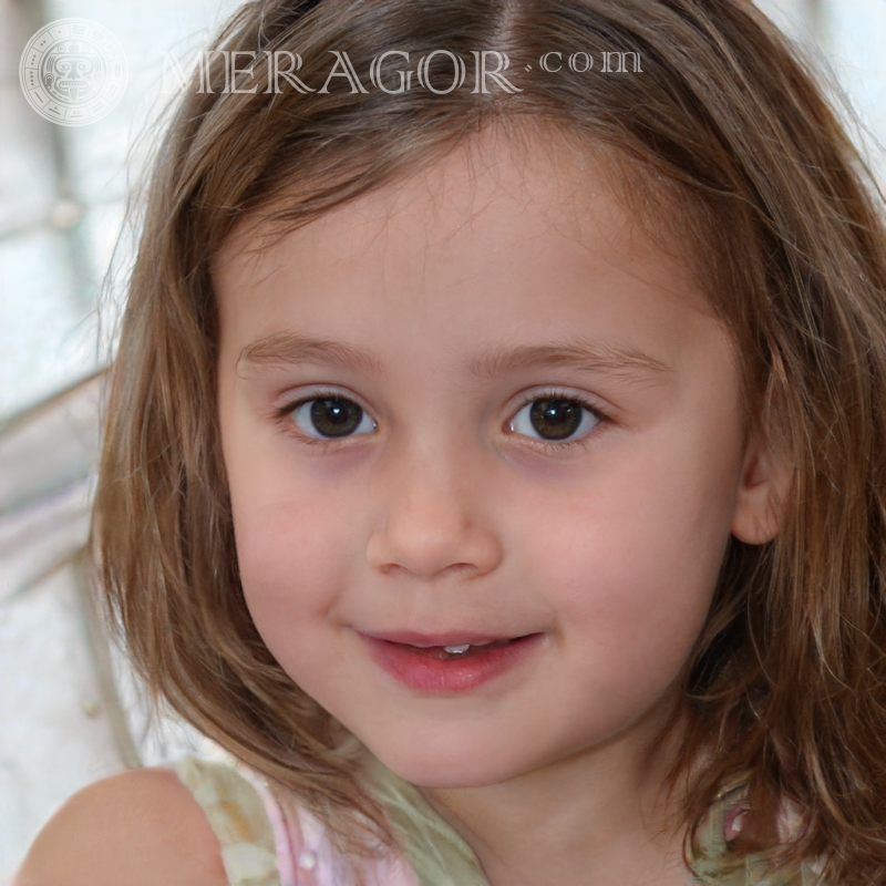 Visage de fille sur le visage avatar Visages de petites filles Européens Russes Petites filles