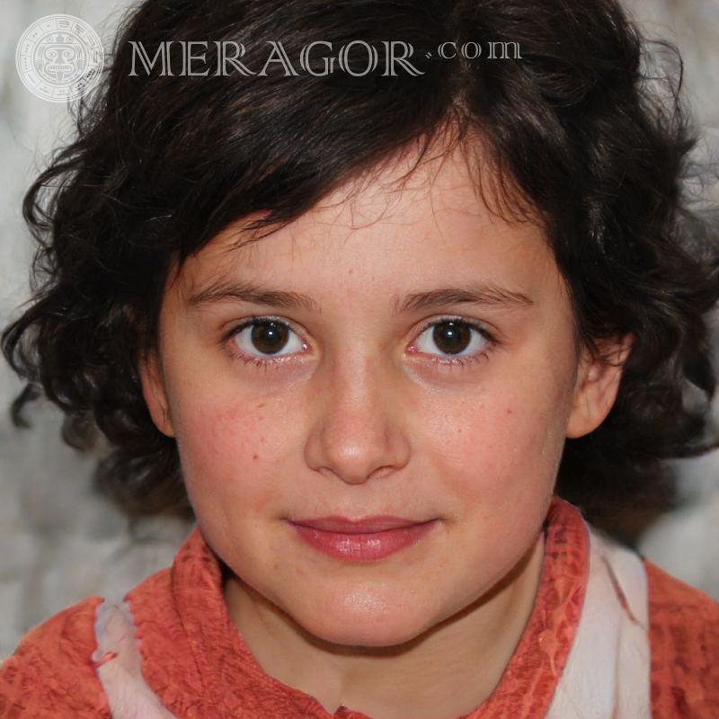 Photo brune de visage de fille Visages de petites filles Européens Russes Petites filles