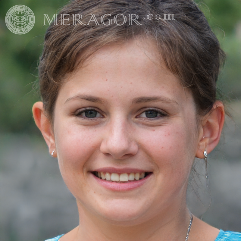Cara de niña en un avatar en una tableta Rostros de niñas pequeñas Europeos Rusos Niñas