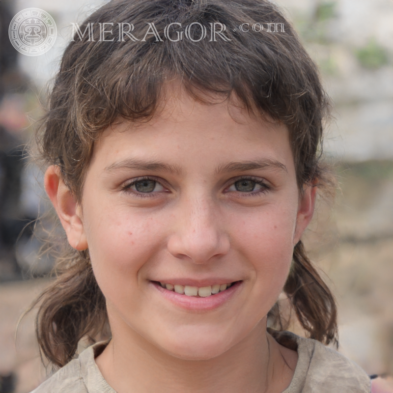 Foto de una chica modesta para foto de perfil. Rostros de niñas pequeñas Europeos Rusos Niñas