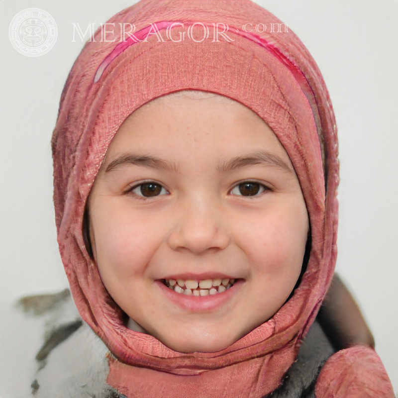 Laden Sie das Foto Mädchengesicht im Kopftuch herunter Gesichter von kleinen Mädchen Europäer Russen Maedchen