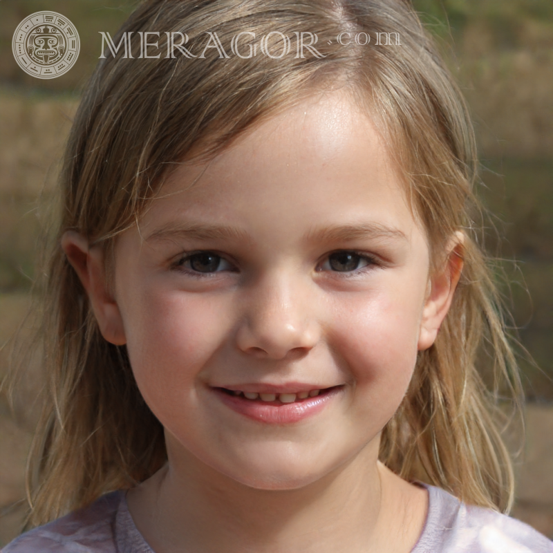 Foto eines fröhlichen Mädchens | 5 Gesichter von kleinen Mädchen Europäer Russen Maedchen