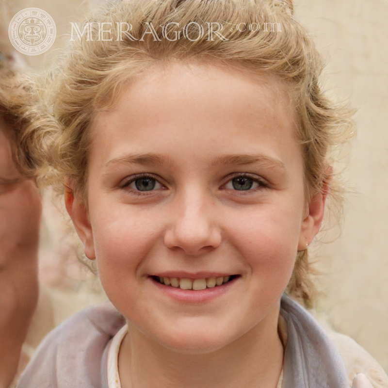 Portrait une fille énergique Visages de petites filles Européens Russes Petites filles