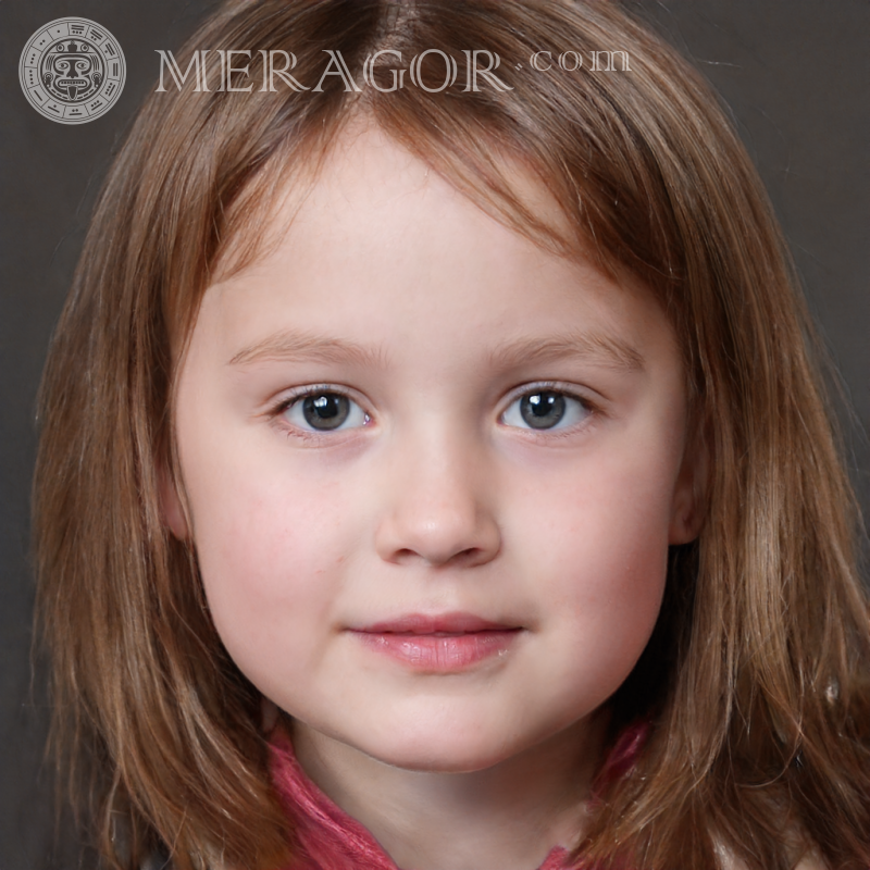 Portrait une fille concentrée Visages de petites filles Européens Russes Petites filles