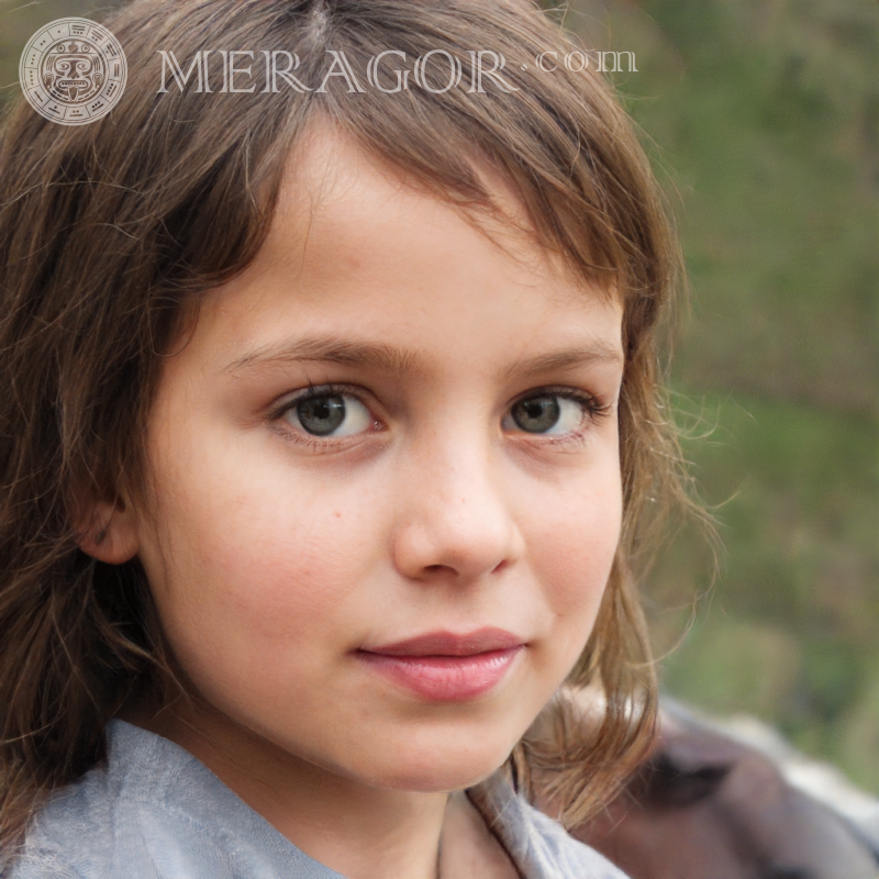 Porträt eines ungeduldigen Mädchens Gesichter von kleinen Mädchen Europäer Russen Maedchen