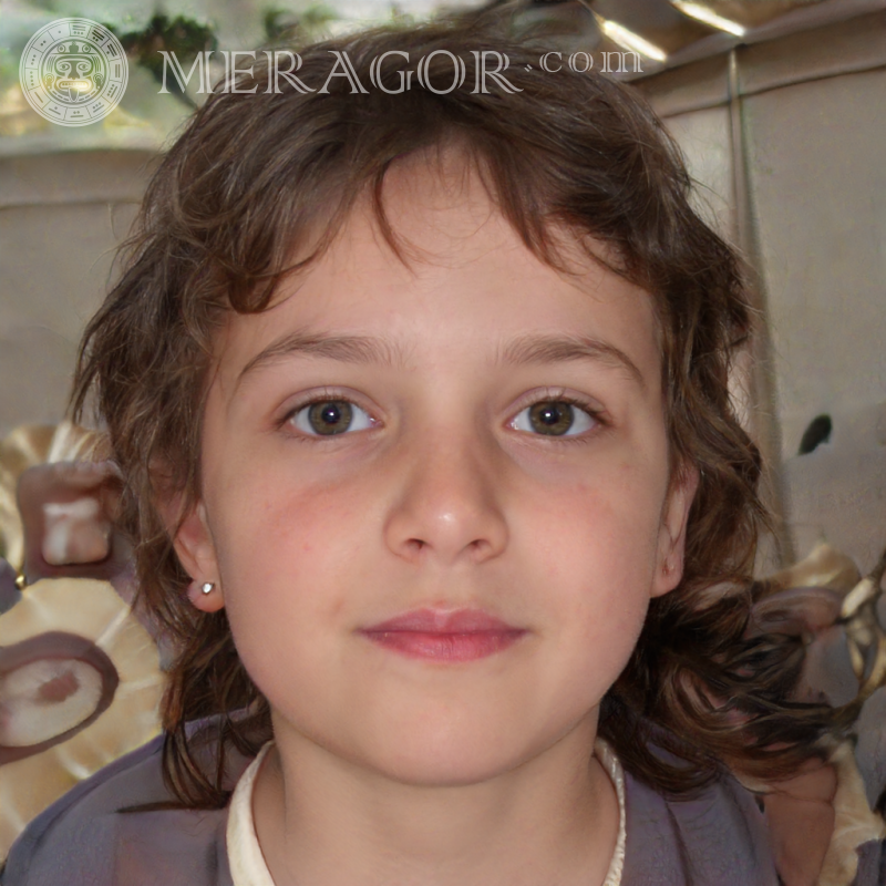 Foto de una niña perezosa Rostros de niñas pequeñas Europeos Rusos Niñas