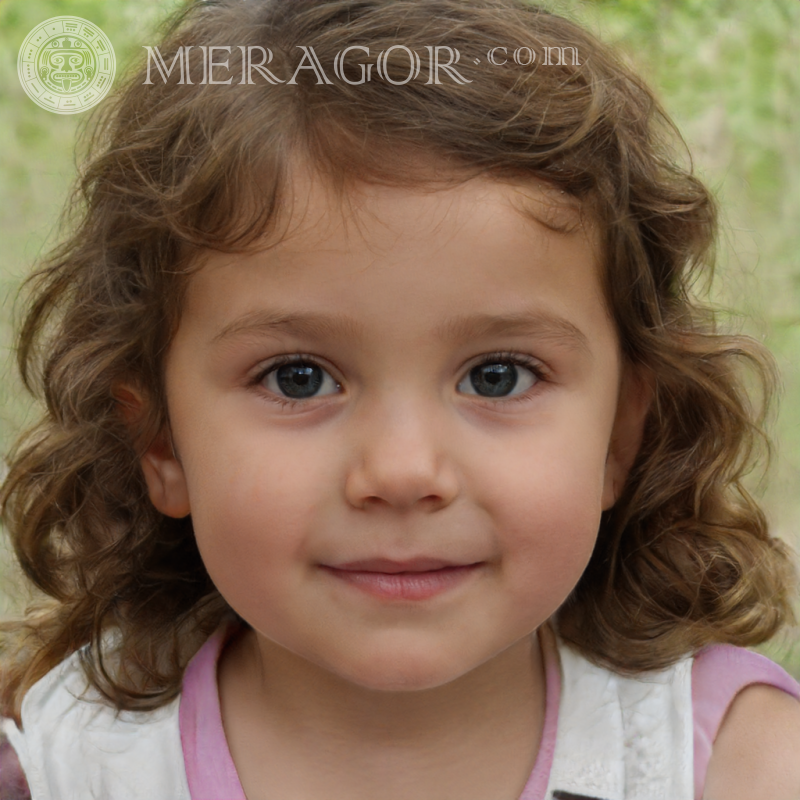 Photo une petite fille courageuse Visages de petites filles Européens Russes Petites filles