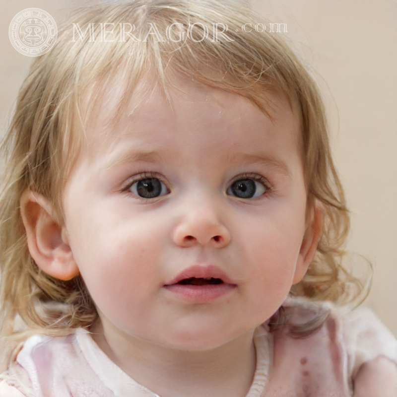 Foto von einem dummen kleinen Mädchen Gesichter von kleinen Mädchen Europäer Russen Maedchen