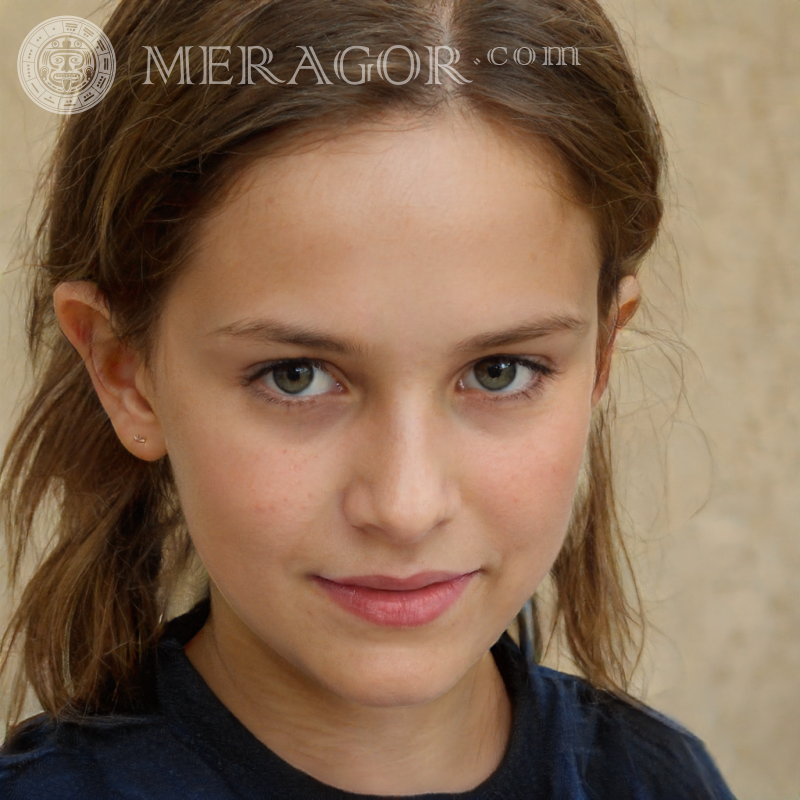 Foto de una chica arrogante para foto de perfil. Rostros de niñas pequeñas Europeos Rusos Niñas