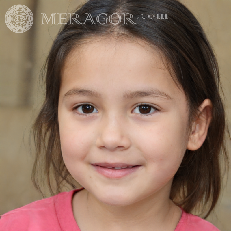 Portrait une petite fille brune Visages de petites filles Européens Russes Petites filles